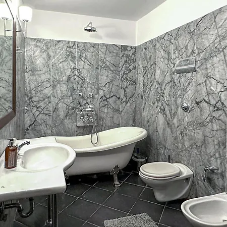5 Bedroom Awesome In Arkadia * Ásztrosz